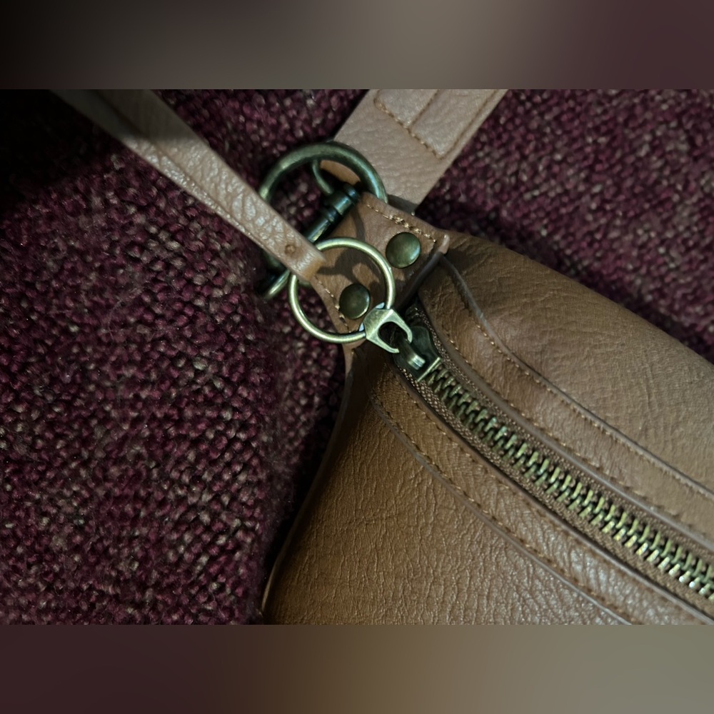 Super cute brown Fanny pack! - Picture 3 of 4